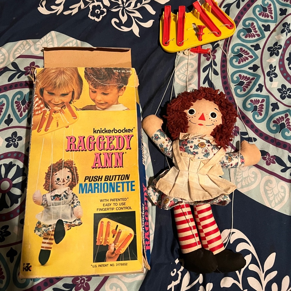 VINTAGE 1970s: Raggedy Ann Push Marionette Rag Doll